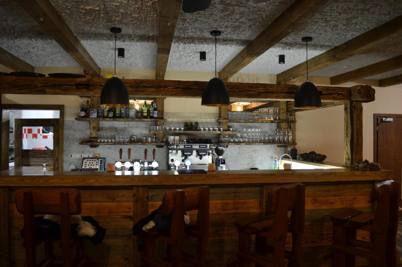 Tri Kopy*** - Penzion, Restauracia A Pizza Smrečany 外观 照片
