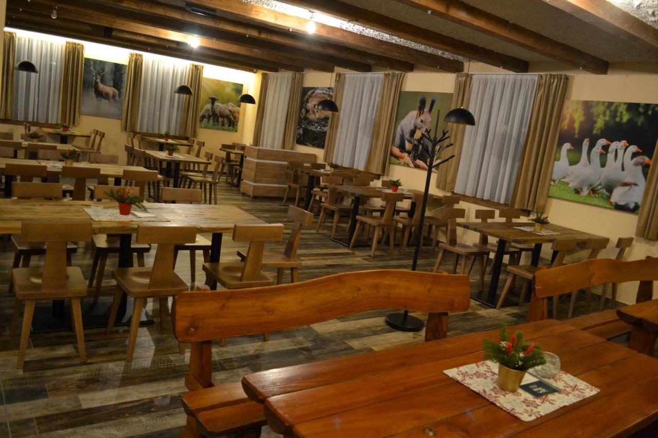 Tri Kopy*** - Penzion, Restauracia A Pizza Smrečany 外观 照片